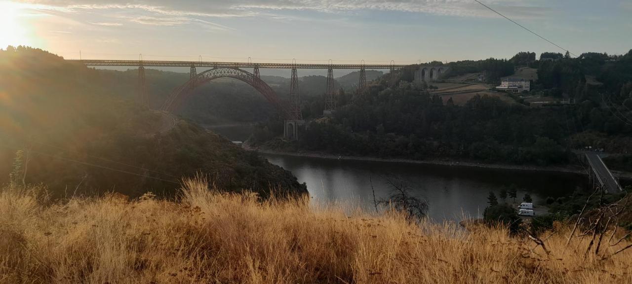 アングラール・ド・サン・フルールRelais Des Gorges De La Truyereアパートメント エクステリア 写真